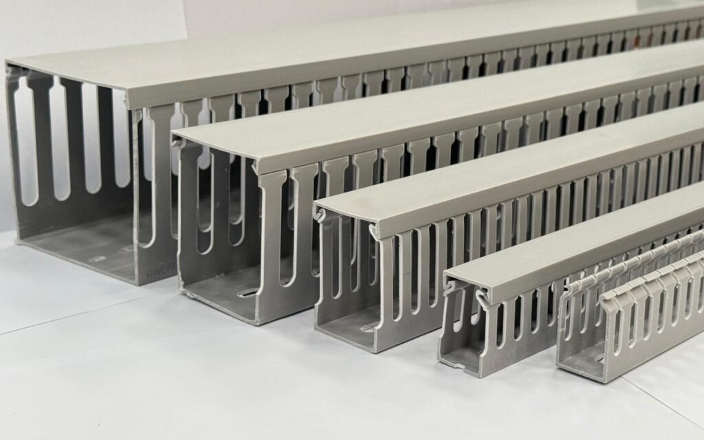 pvc slotted trunking pic